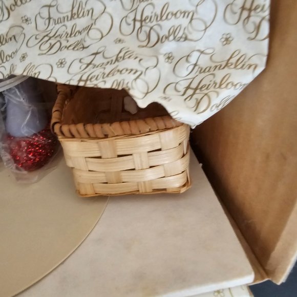 NIB Franklin Heirloom Dolls Dorothy Wizard of Oz with Toto Ruby Red Shoes Basket - Picture 3 of 11